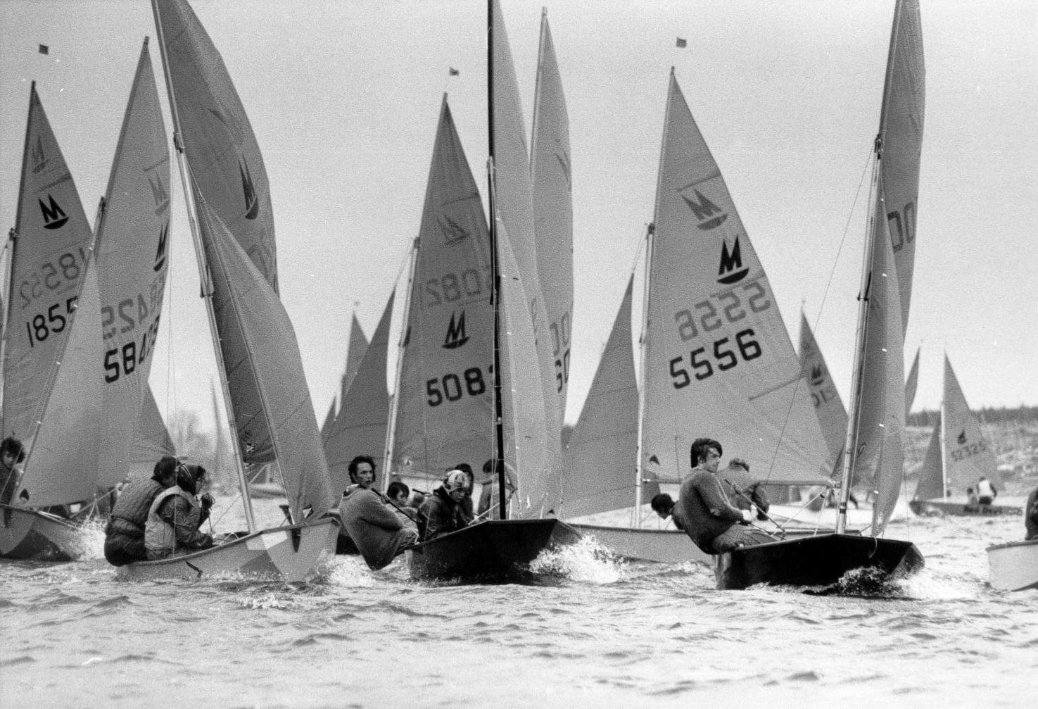 Mirror dinghies racing neck and neck about to round a mark