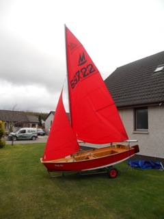 Mirror Dinghy 69722 on a lawn with sails hoisted